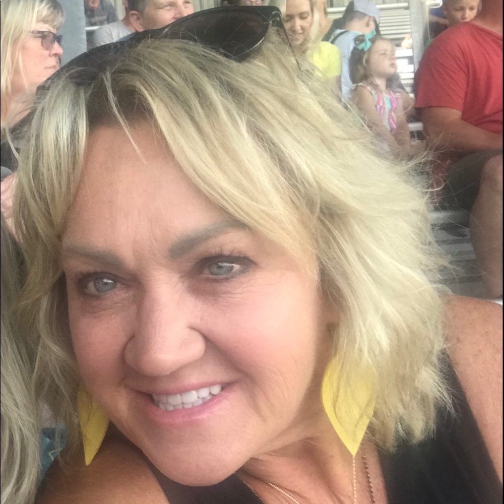Meet your Posher, Cyndi